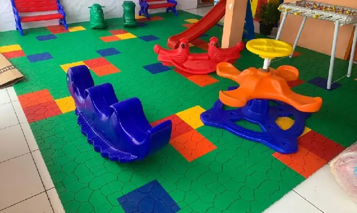 A Escola Municipal Cristo Operário e a Creche Celeste Nonato ganham parques infantis