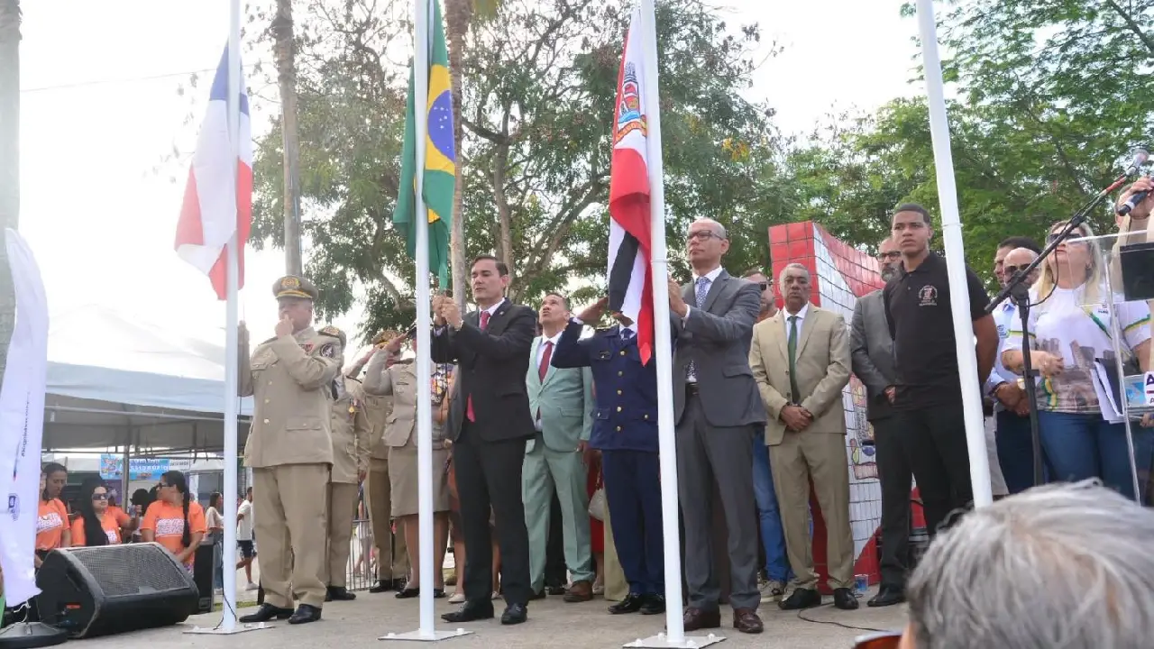 Alagoinhas celebra o 7 de Setembro com hasteamento de bandeiras e ato cívico