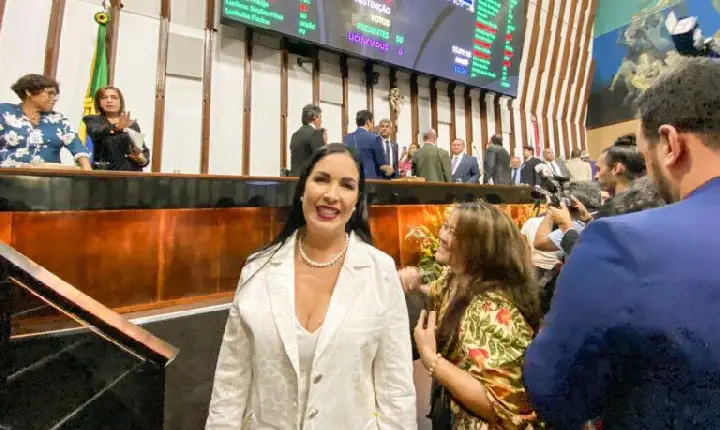 Alagoinhas: Ludmilla Fiscina toma posse como Deputada Estadual