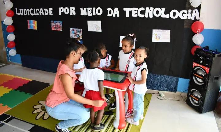 Alagoinhas: Mesa digital interativa é inserida na Creche Municipal Dom Avelar em Boa União