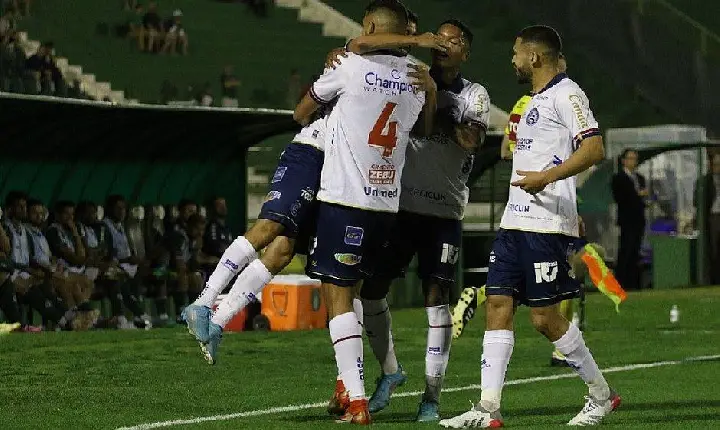 Bahia vence o Guarani fora de casa e se recupera na Série B