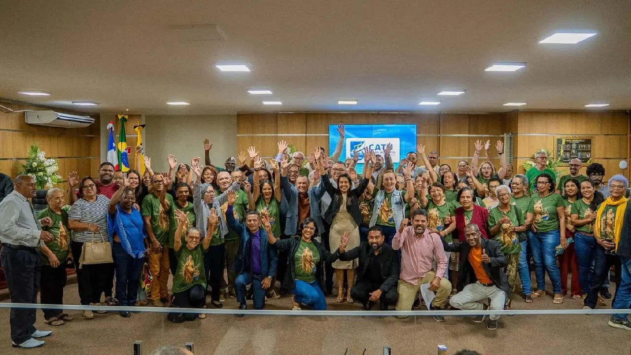 Câmara de Catu aprecia projetos de impacto social e homenageia cidadãos durante 14ª Sessão Ordinária