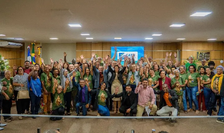 Câmara de Catu aprecia projetos de impacto social e homenageia cidadãos durante 14ª Sessão Ordinária
