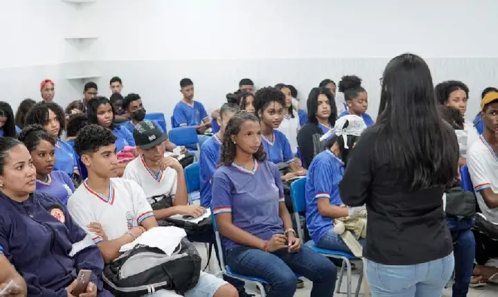 Catu: CMTT realiza palestra educativa no Colégio Isabel de Melo Góes