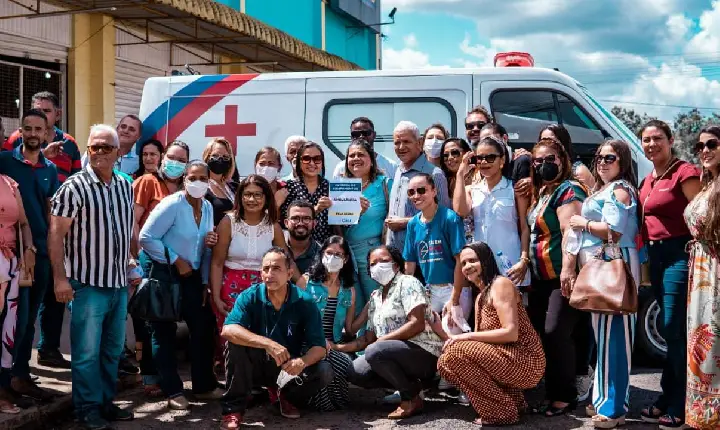 Catu: Prefeito Pequeno Sales assina ordens de serviços para novas obras e entrega equipamentos para saúde