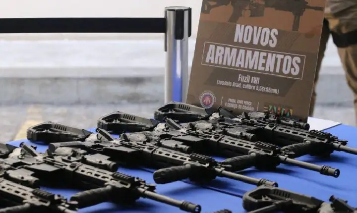Com investimento de R$ 11,4 milhões, 590 fuzis e 1.075 pistolas são entregues para Polícia Militar da Bahia