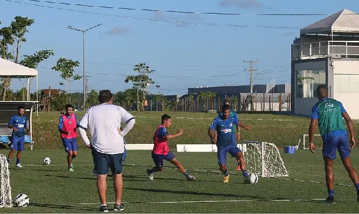 De volta ao Bahia, Guto comanda primeiro treino na pré-temporada