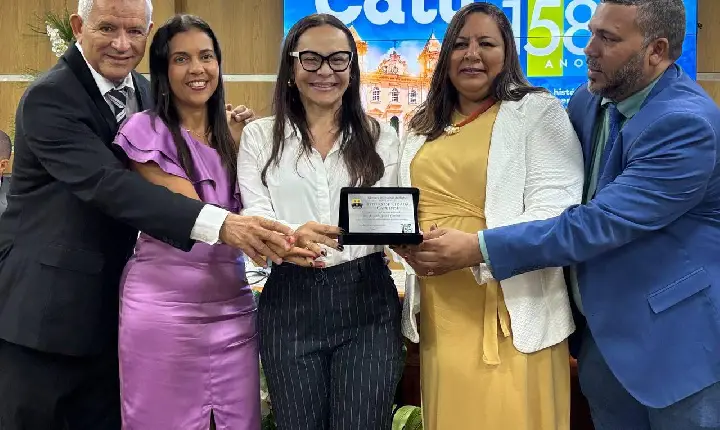 Deputada Ivoneide Caetano recebe título de cidadã de Catu e reafirma compromisso com o município