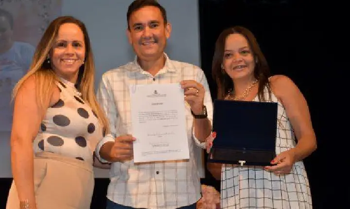 Diretores escolares e vices eleitos para o exercício de 2023 a 2027 tomam posse em Alagoinhas
