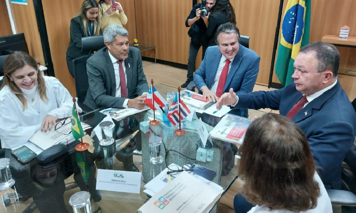 Em Brasília, Jerônimo trata da retomada de obras nas áreas de Habitação e Educação na Bahia