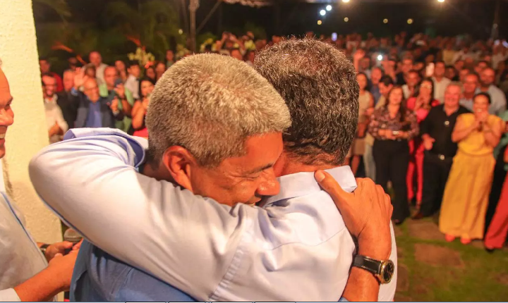 Em encontro com prefeitos, Rui celebra eleição de Jerônimo