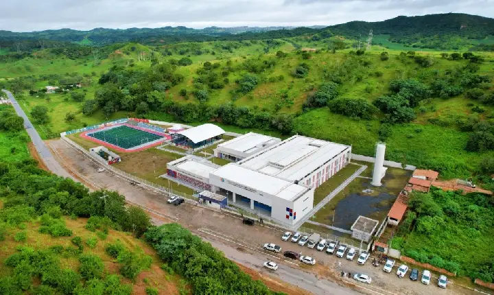 Governo do Estado inaugura nova escola de tempo integral e reforça estrutura de saúde em Antas