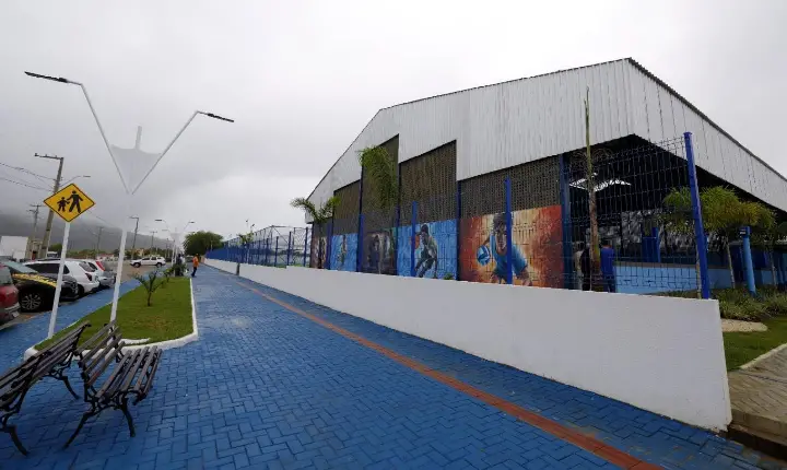 Jerônimo entrega nova escola e amplia investimentos em infraestrutura e serviços públicos em Ituaçu