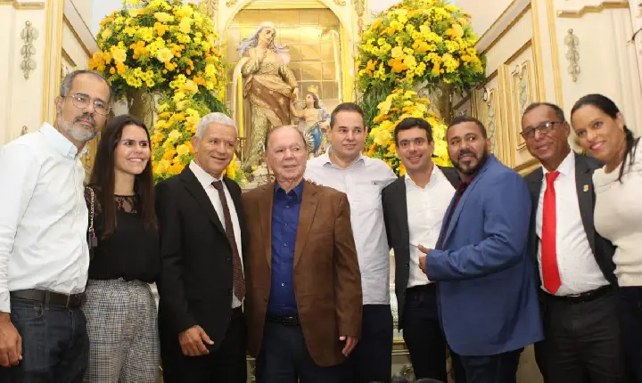 João Leão e outras lideranças políticas participam das homenagens a Senhora Sant'Ana em Catu.