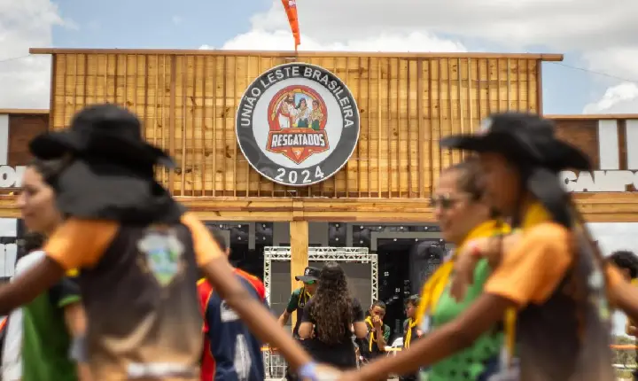 Mais de 20 mil jovens participam de acampamento da Igreja Adventista no Parque de Exposições em Feira de Santana