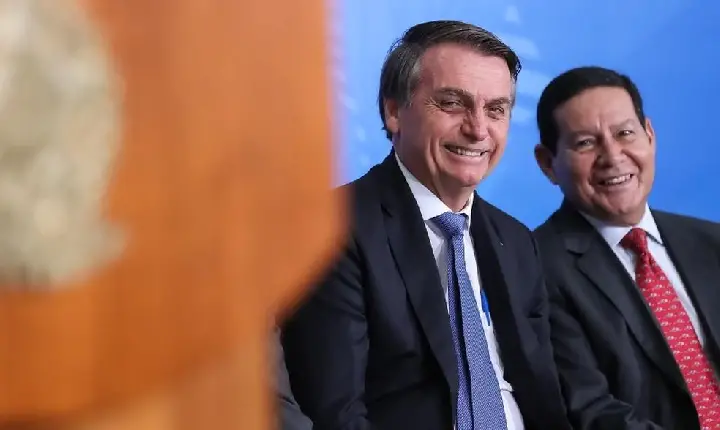 Por unanimidade TSE rejeita pedido para cassar chapa Bolsonaro-Mourão
