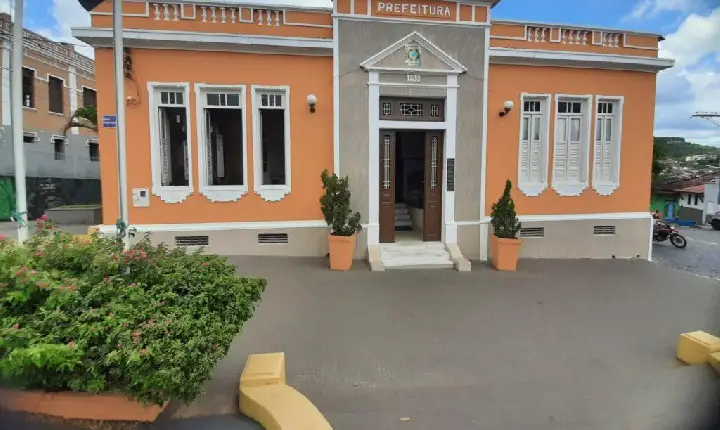 Prefeito de Catu emite Nota Pública de Esclarecimento sobre as denuncias da compra dos notebooks