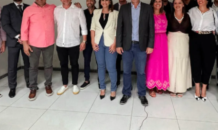 Prefeito eleito Gustavo Carmo anuncia composição de governo para 2025 em coletiva de imprensa