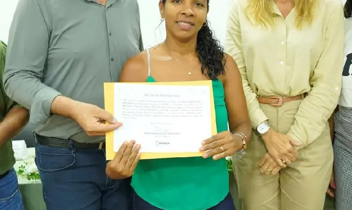 Prefeitura de Pojuca entrega 69 títulos de propriedade a moradores do bairro Nova Alfredo Leite