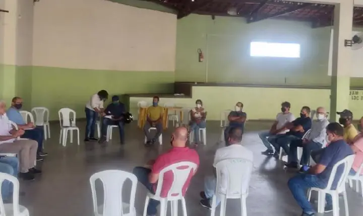 Secretaria de Agricultura promove encontro com criadores de gado leiteiro no município