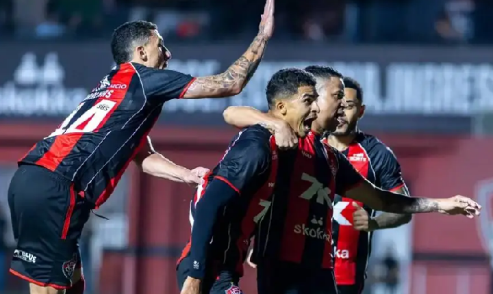 Vitória atropela o Athletico-PR e está nas quartas da Copa do Brasil
