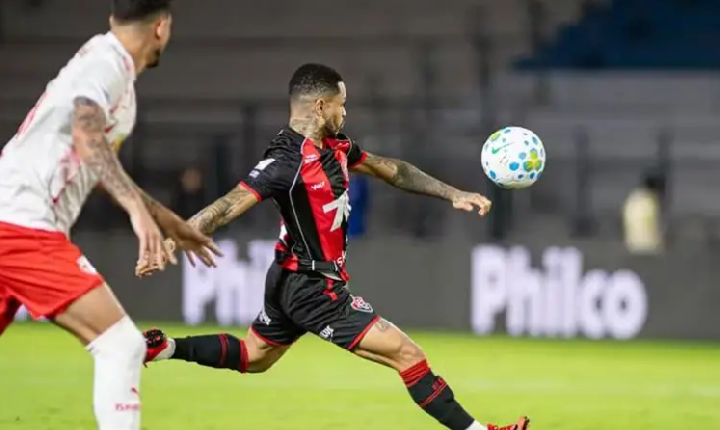 Vitória perde para o Bragantino e mantém jejum fora de casa na Série A