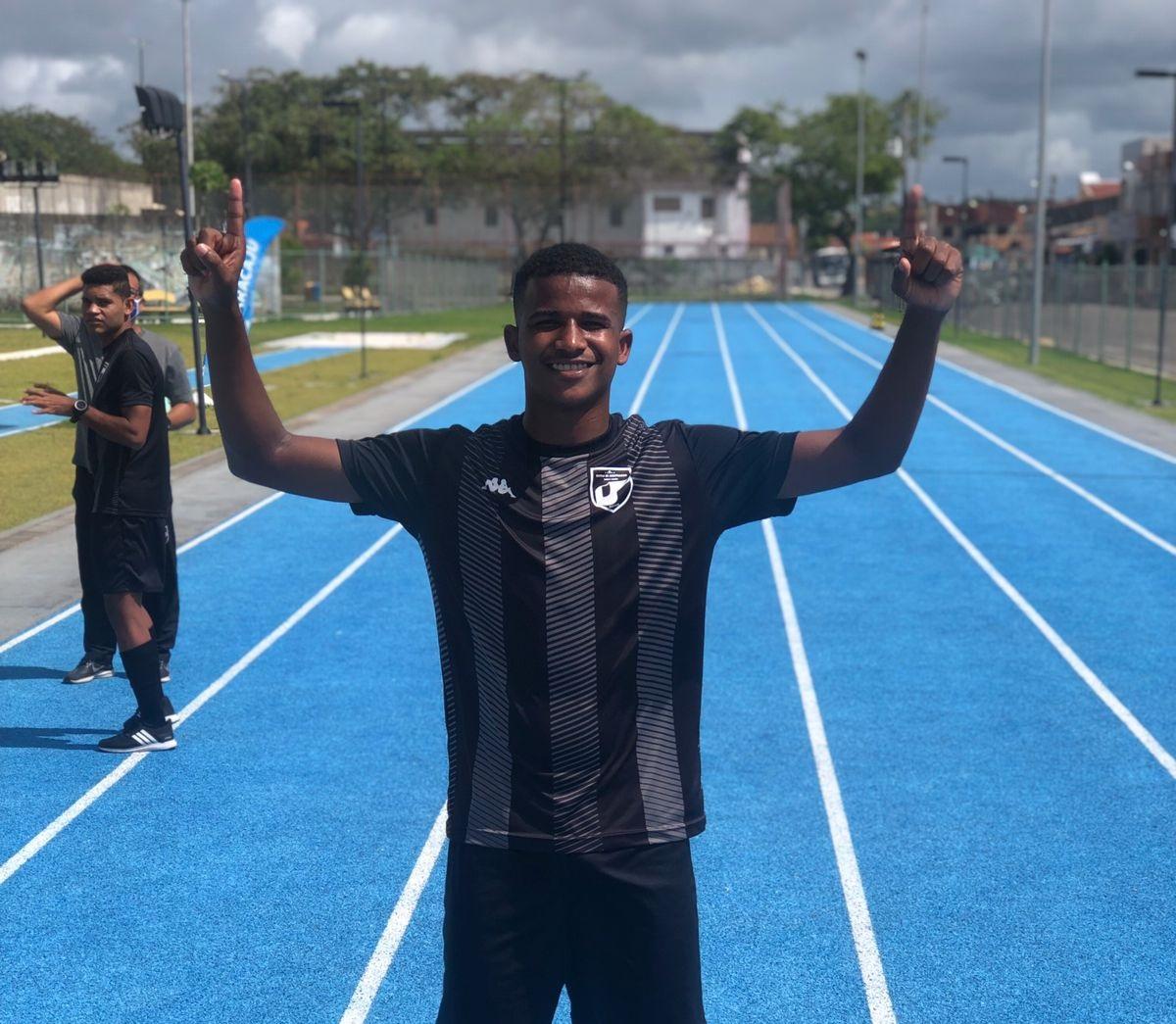 Aos 18 anos, Jovem Catuense e promessa da arbitragem baiana estreia pela FBF