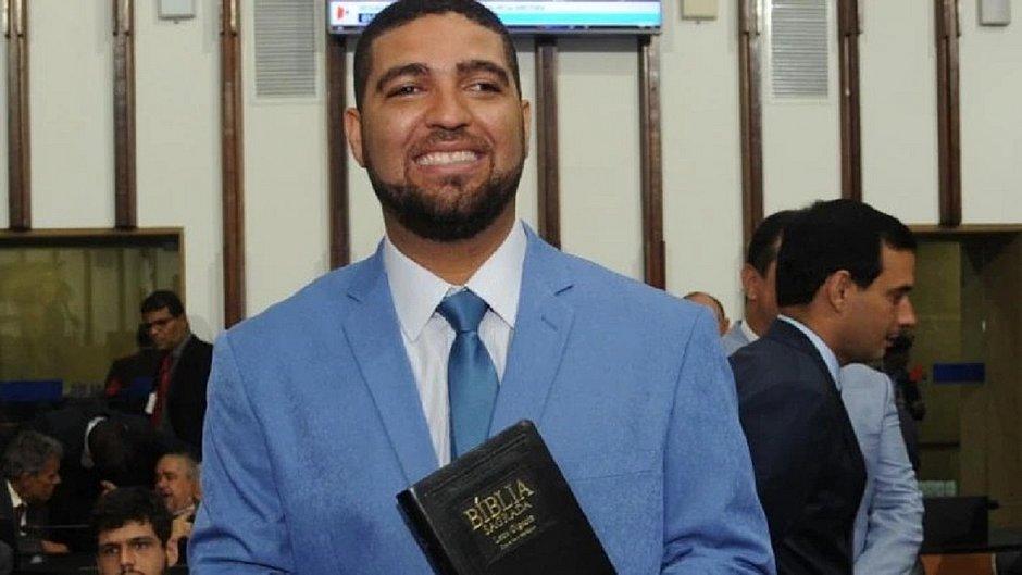 Deputado Isidório Filho morre após afogamento em praia de Madre de Deus