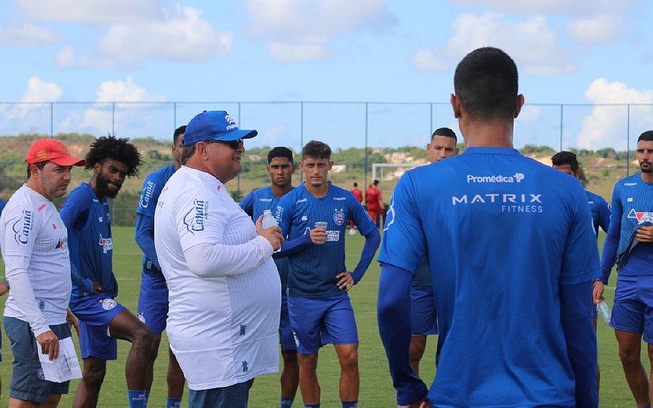 Bahia muda peças, mas defesa continua sendo dor de cabeça do time