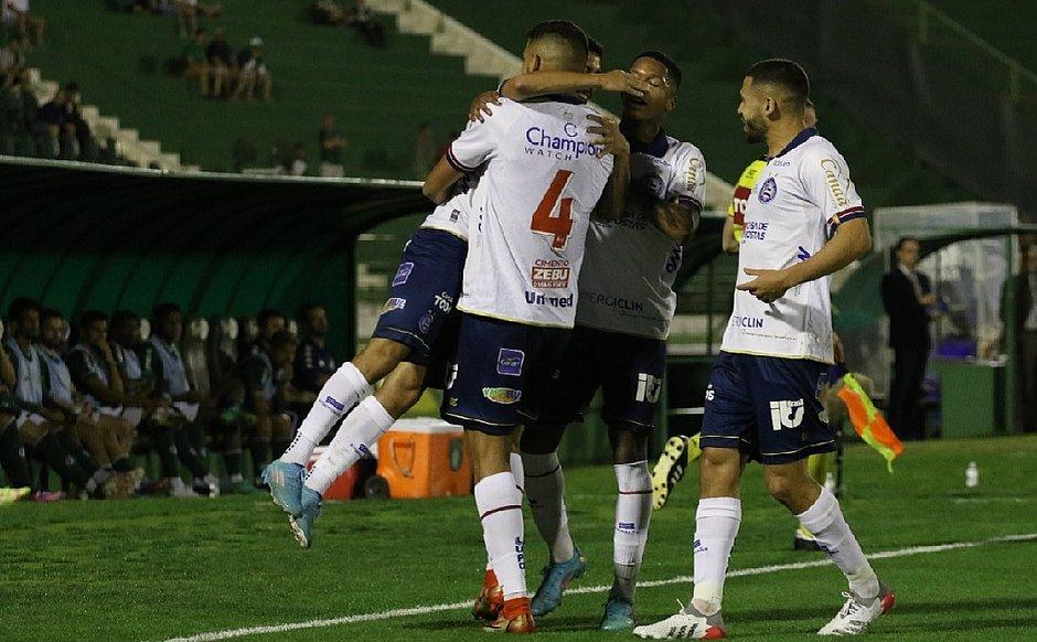 Bahia vence o Guarani fora de casa e se recupera na Série B