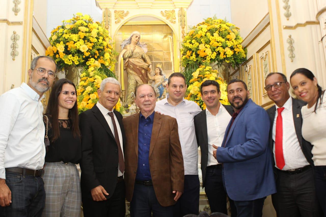 João Leão e outras lideranças políticas participam das homenagens a Senhora Sant'Ana em Catu.
