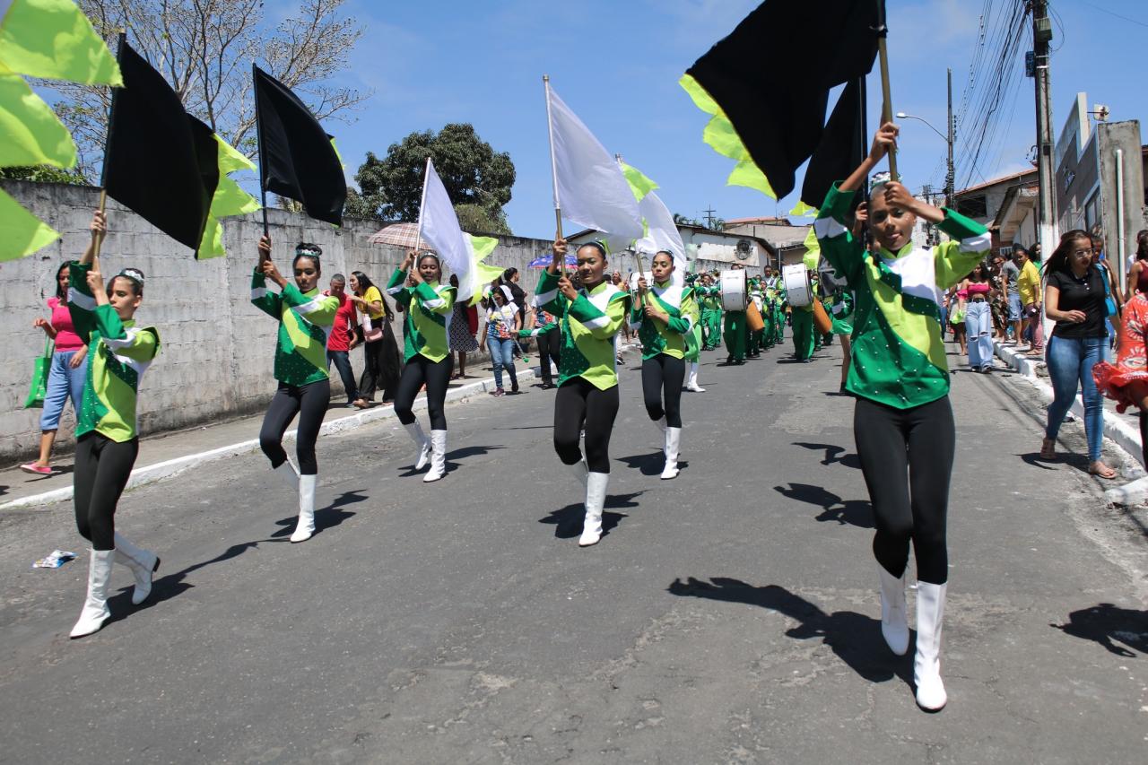 Desfile de 7 de setembro em comemoração ao Bicentenário reúne milhares de pessoas em Catu