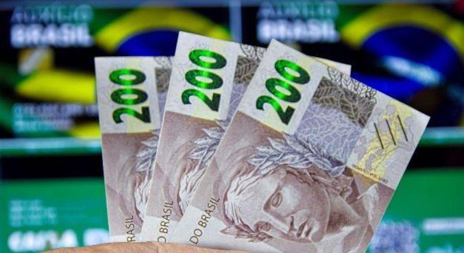 Caixa e 11 bancos começam a oferecer consignado do Auxílio Brasil