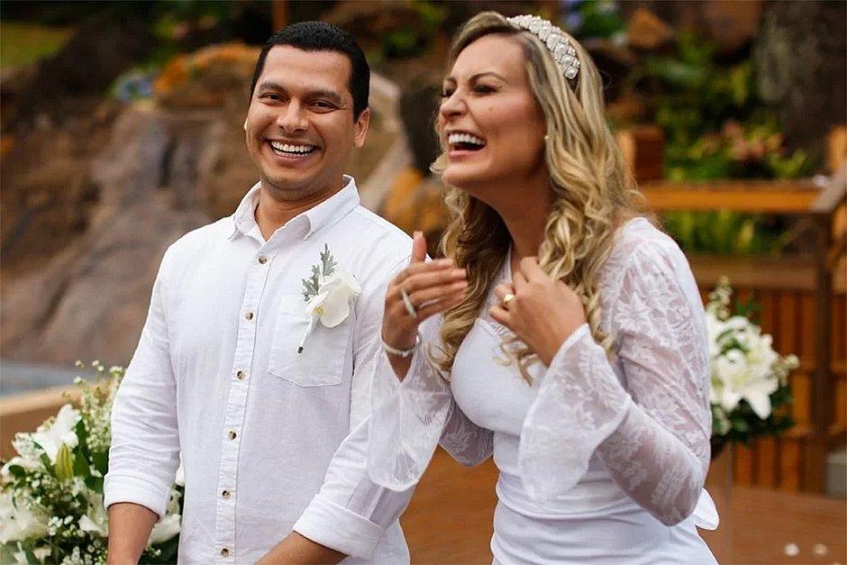 Andressa Urach é internada após sugerir sacrificar filho em surto