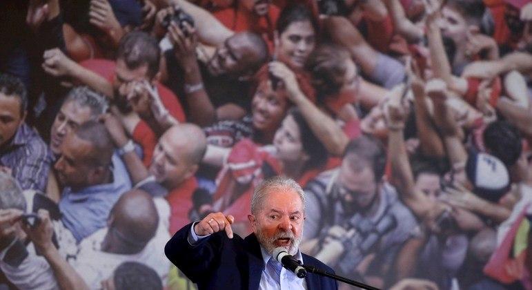 Lula defende modelo econômico da ditadura cubana