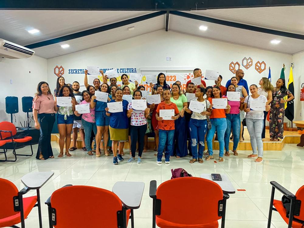 Catu: Secretaria de Assistência Social entregou certificados de conclusão de curso aos munícipes