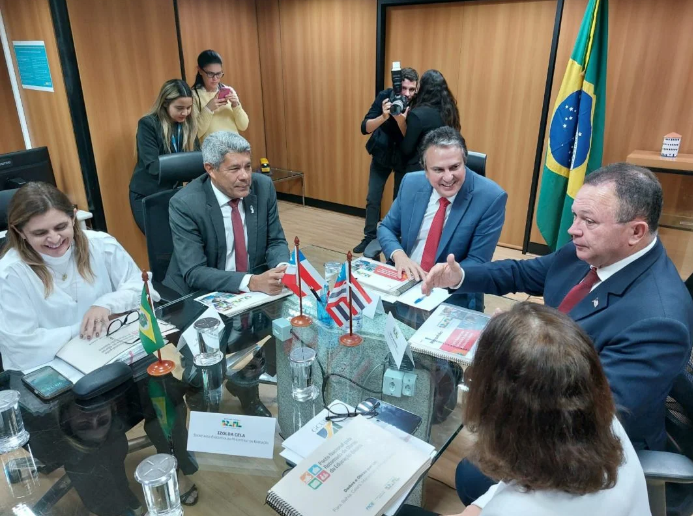 Em Brasília, Jerônimo trata da retomada de obras nas áreas de Habitação e Educação na Bahia