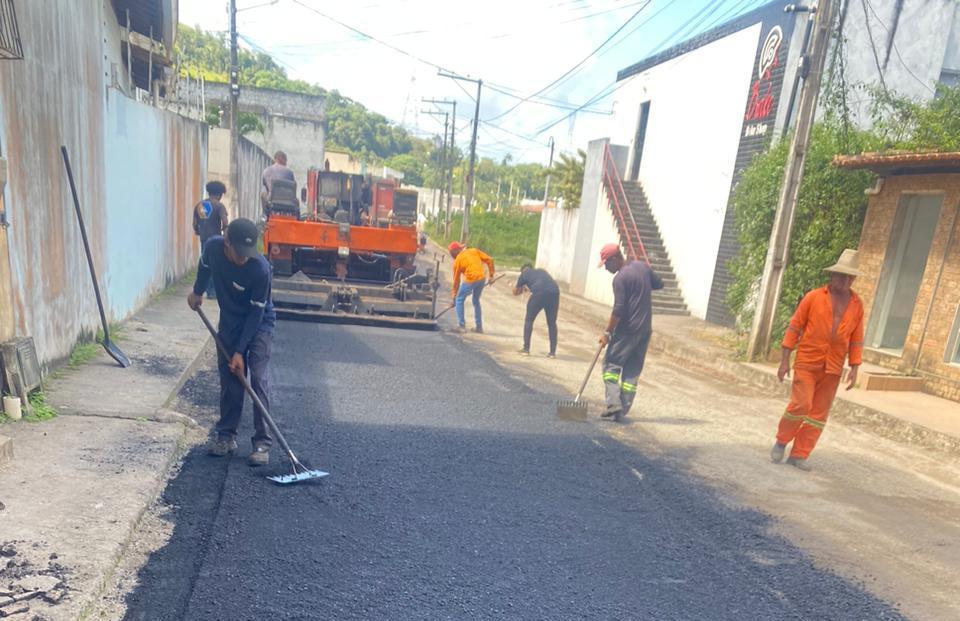 Catu: Asfalto chega no Loteamento Nágila Brito, uma conquista esperada pelos moradores