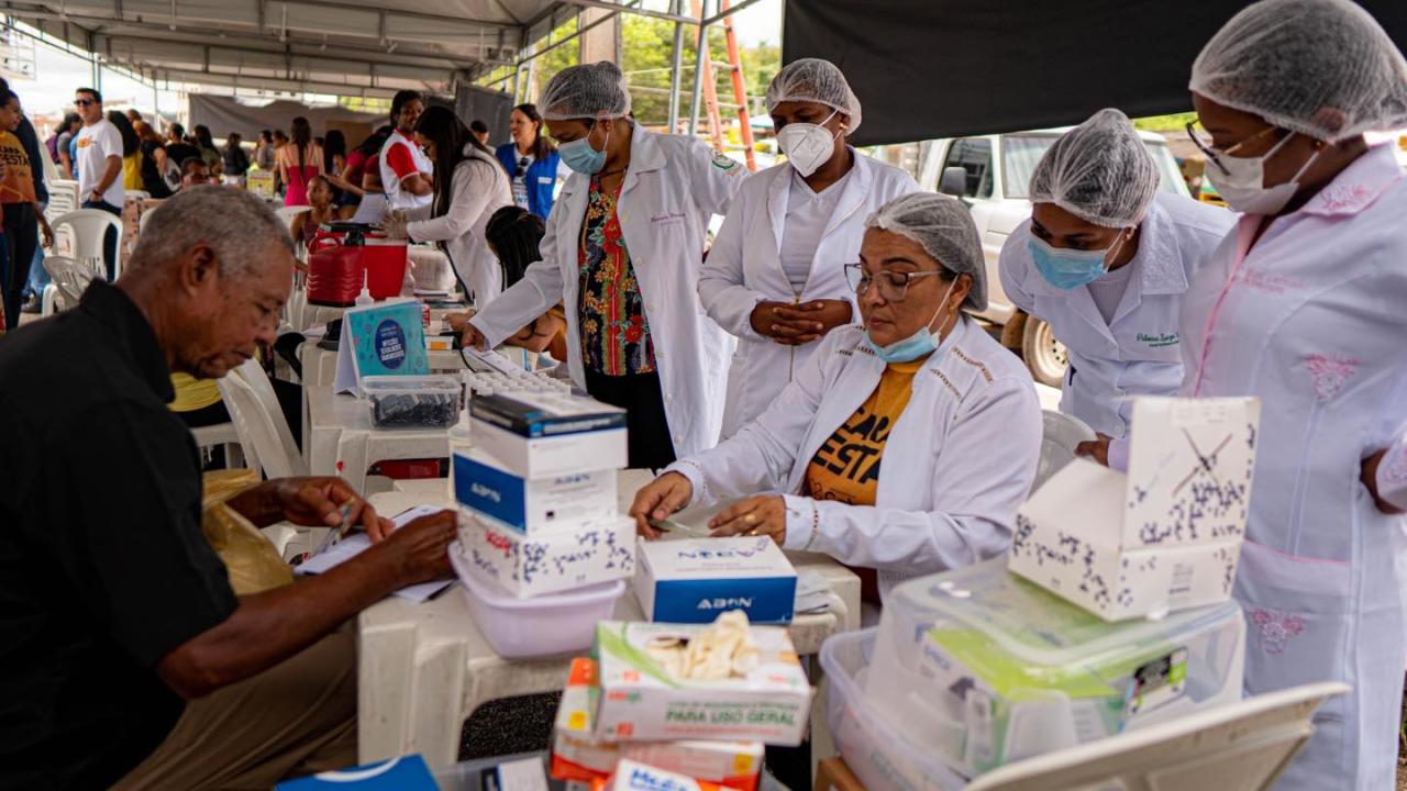 Projeto “De Cara com a Gestão” Estreita Vínculos entre Comunidade e Administração Municipal na Praça da Aruanha