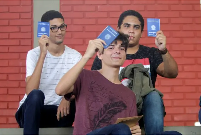 Governo baiano convoca 2 mil jovens para contratação pelo projeto Primeiro Emprego
