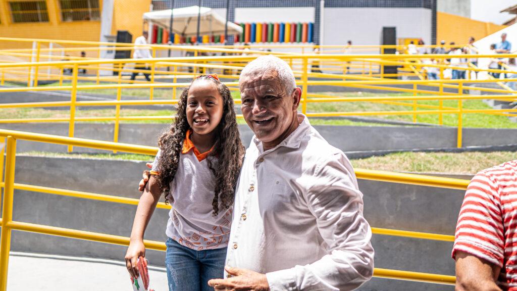 Prefeitura entrega a população Escola Municipal Barão de Camaçari totalmente reformada