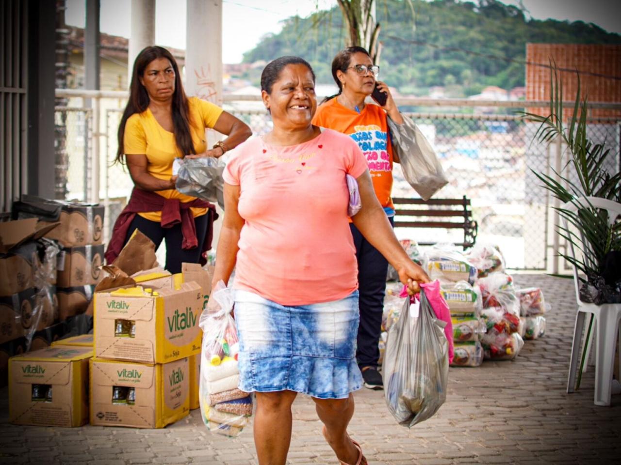 Prefeitura de Catu distribuiu mais de 5 mil cestas da Semana santa para famílias carentes