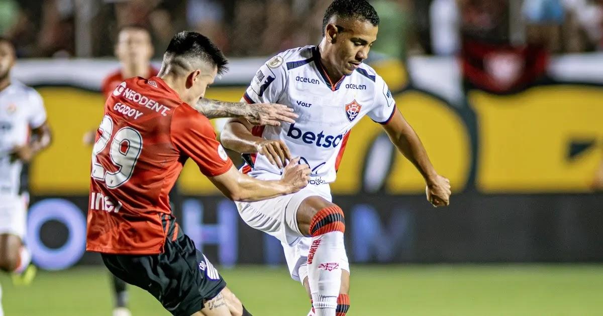 Vitória perde para o Athletico-PR e segue perto do Z4