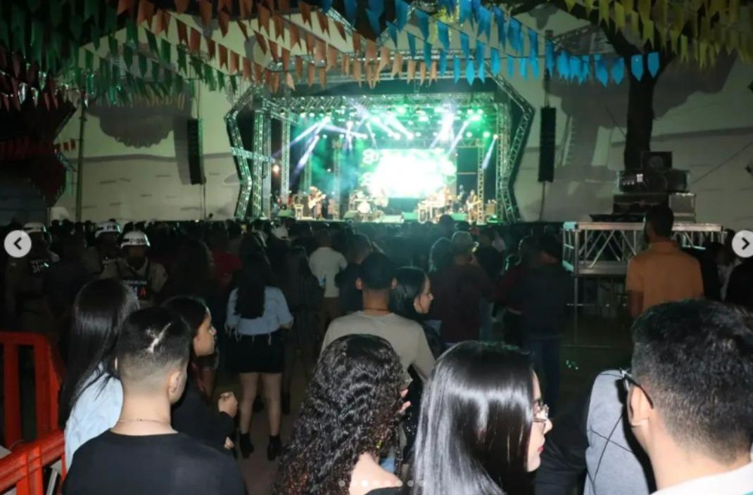 ARRAIÁ DE BAIANÓPOLIS: QUATRO NOITES DE FORRÓ, ALEGRIA, ANIMAÇÃO E TRADIÇÃO