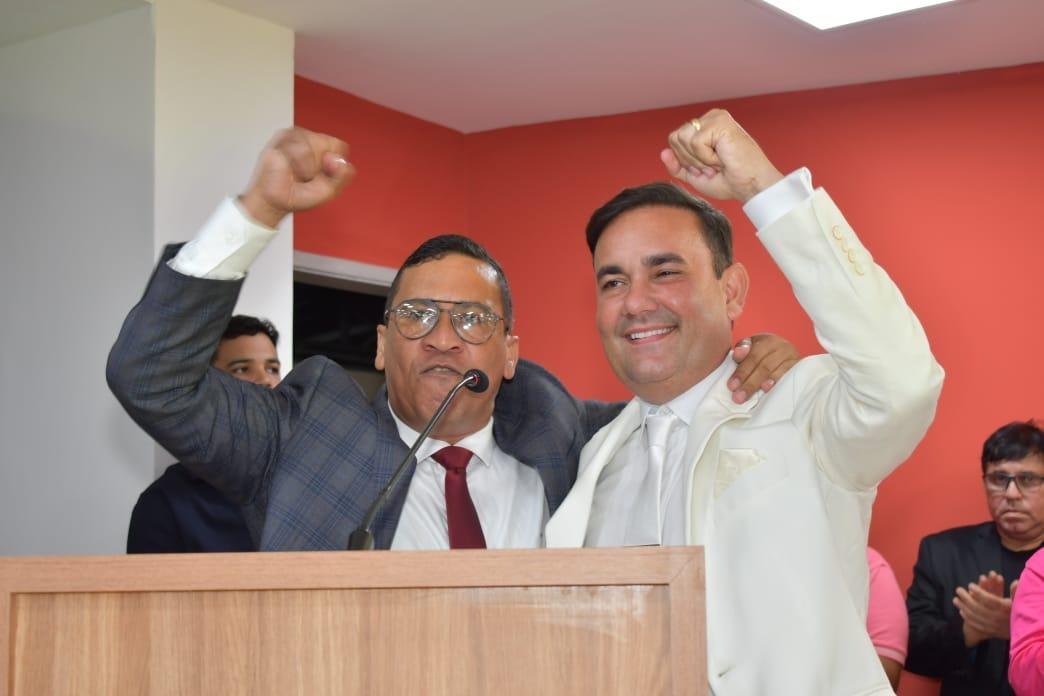 Gustavo Carmo toma posse como prefeito de Alagoinhas