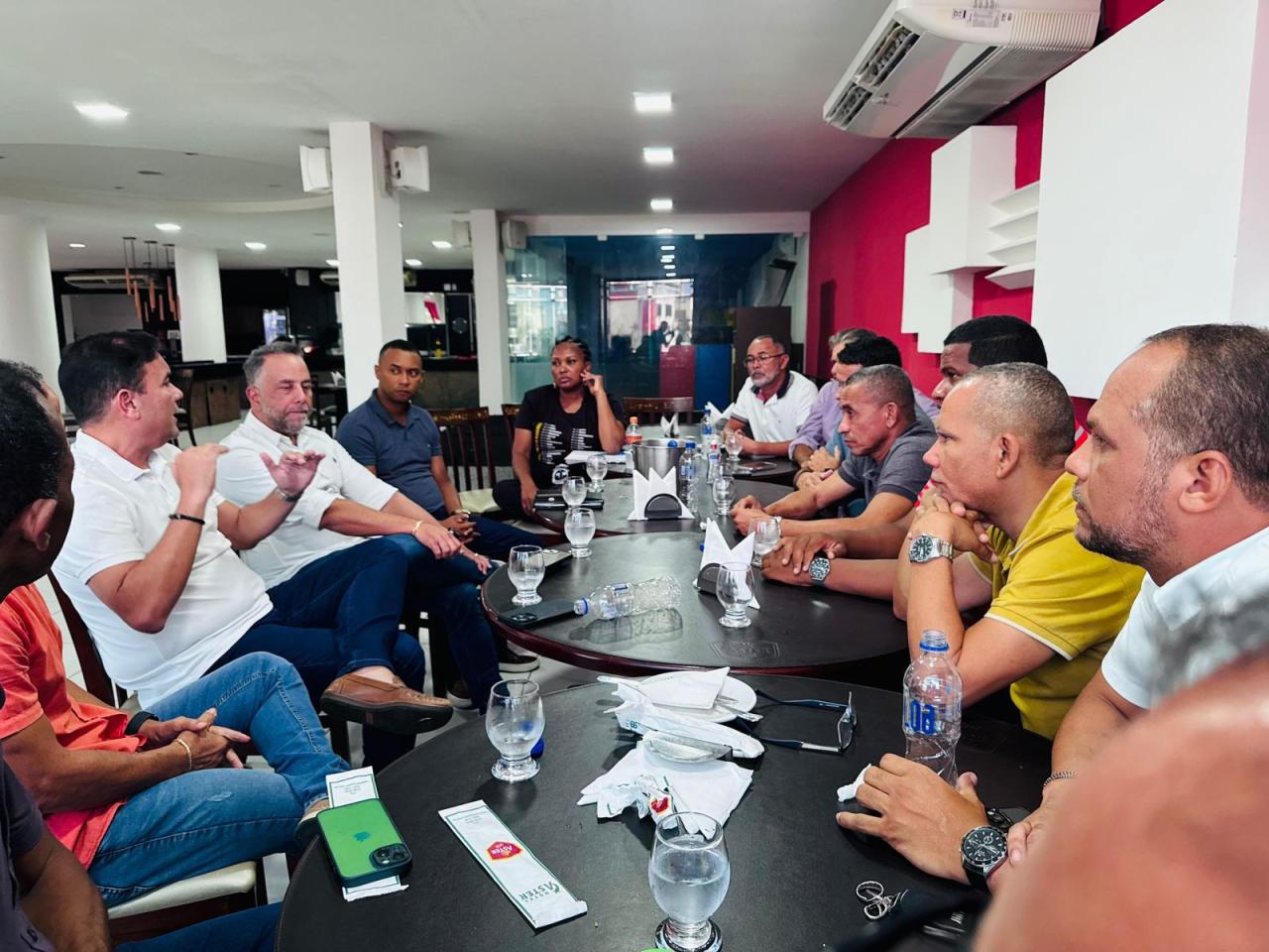 Prefeito Gustavo Carmo anuncia vereador José Edesio como líder do governo na Câmara