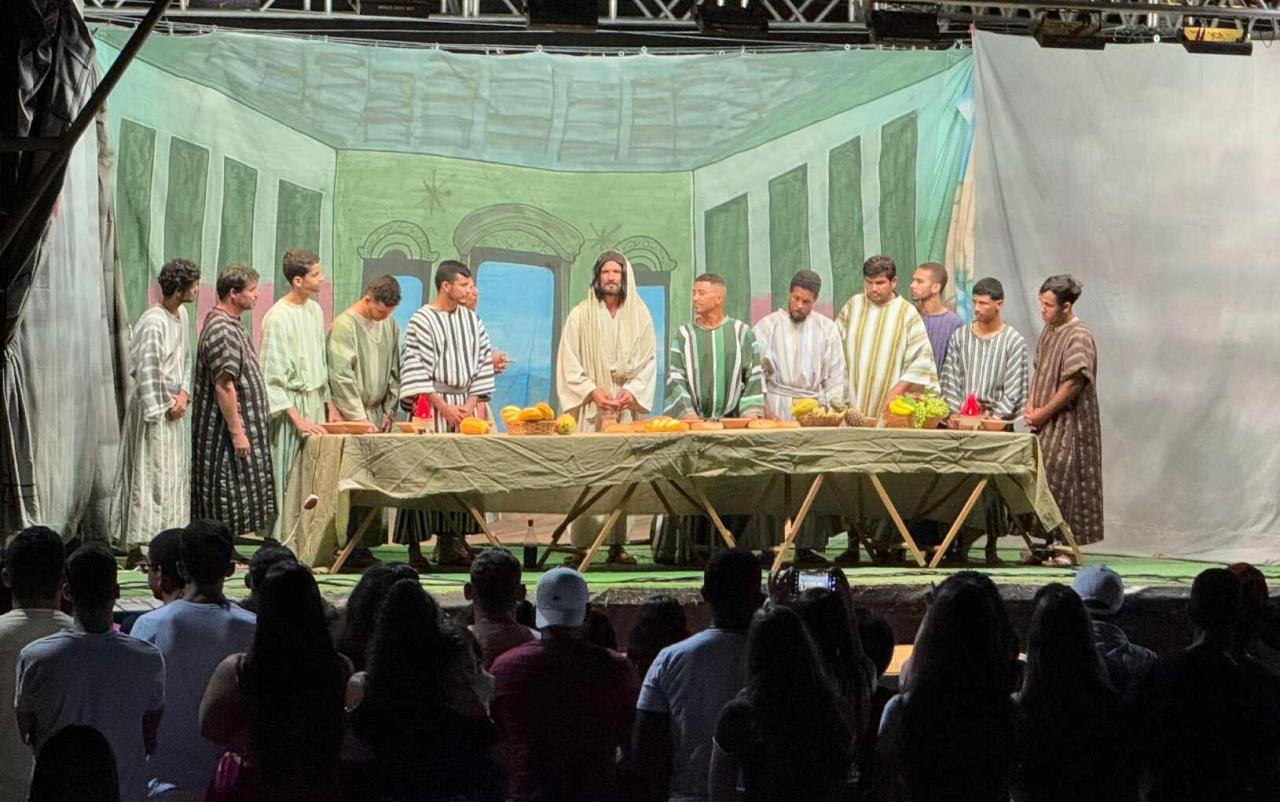 Espetáculo A Paixão de Cristo emociona público na Praça da Matriz de Barrocas