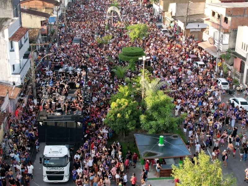 Arrastão da Alegria arrasta multidões com Tarcísio do Acordeon em Pojuca