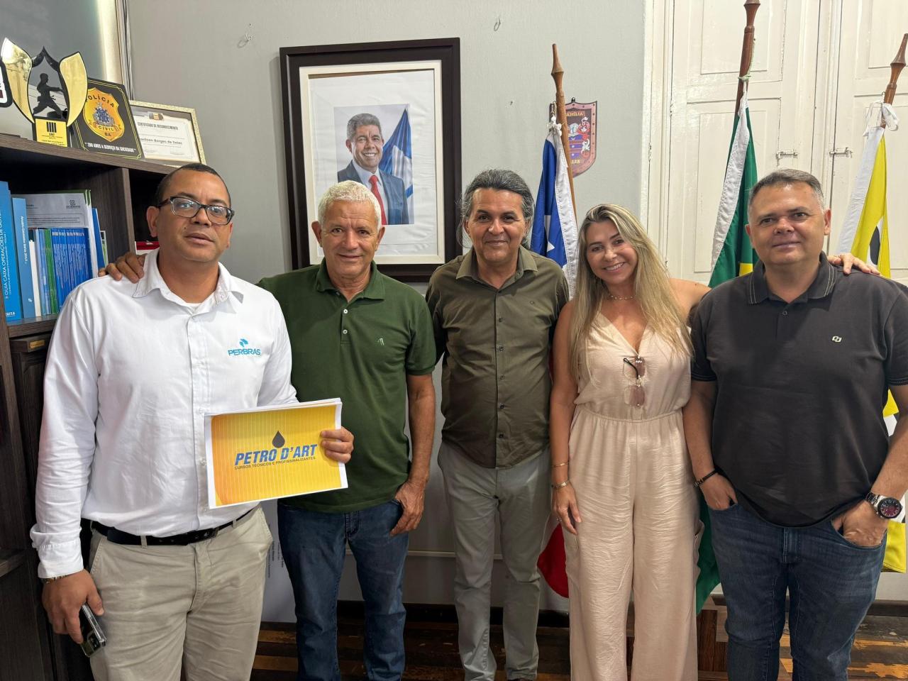 Prefeito Pequeno Sales recebe deputado Radiovaldo e representantes da PetroDart para tratar sobre qualificação profissional