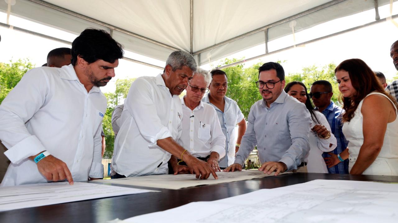 Em Araçás, Jerônimo Rodrigues anuncia pacote de obras para a revitalização de áreas importantes do município